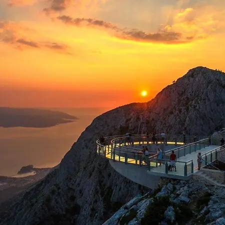 Bili-sea View In The Center Apartment Makarska