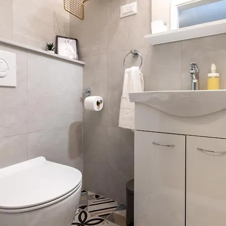 Bili-sea View In The Center *